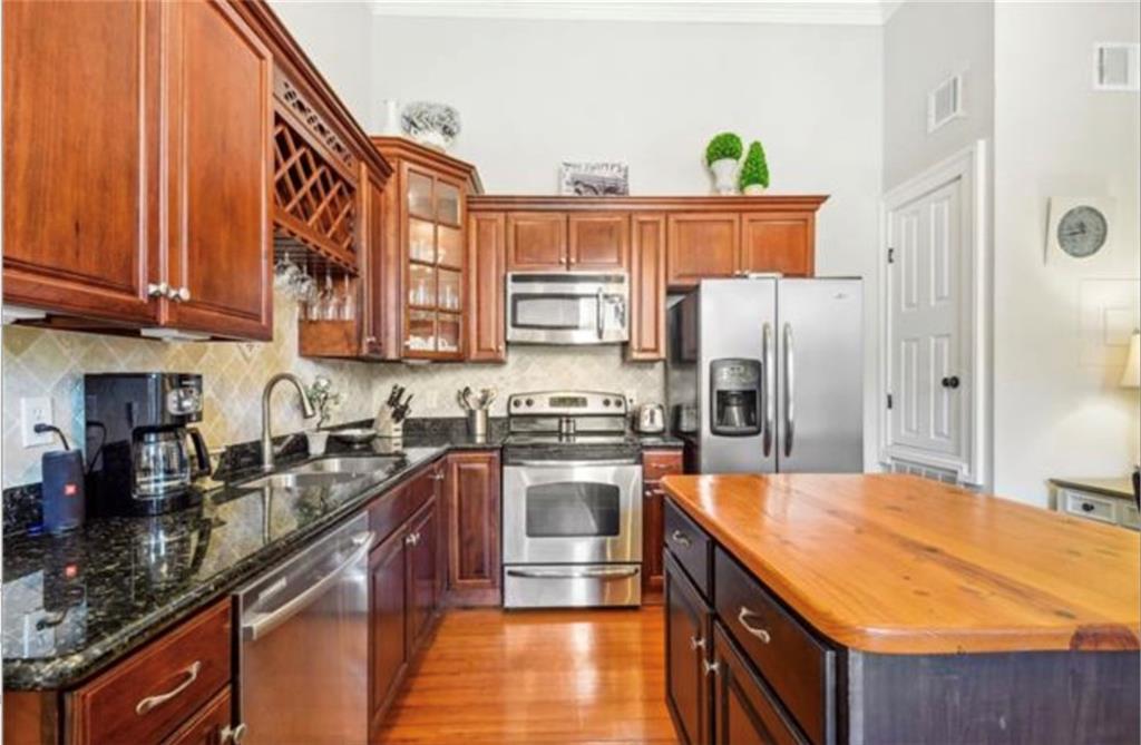 Beautiful Full-furnished condo